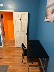Gambar di galeri bagi Fidelia Halos Room Queen Bed, Minutes from Newark Liberty International Airport and Newark Penn Station di Newark