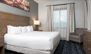 Giường trong phòng chung tại Glacier Canyon by HelloVacay +98 ảnh