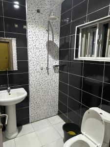 Bilik mandi di Miraph Apartment II