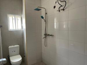 Bilik mandi di Miraph Apartment II
