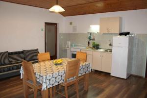 Kuchyň nebo kuchyňský kout v ubytování Apartment in Rovinj/Istrien 11560