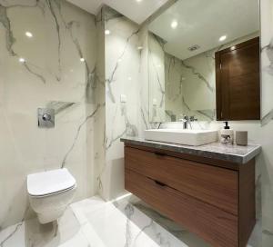 Phòng tắm tại Cozy Studio Calypso 10, CFC à 2min, Parking Dispo