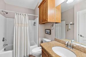 Koupelna v ubytování Marlin by South Padre Resort Rentals + 11 fotografií