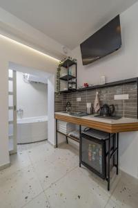 Kuchyň nebo kuchyňský kout v ubytování Keti Zemun Spa Apartment