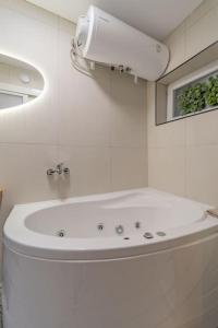 Koupelna v ubytování Keti Zemun Spa Apartment