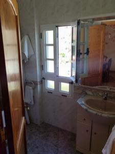 Koupelna v ubytování Casa Reyes Fataga + 37 fotografií