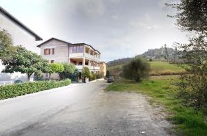 a house on the side of a road at B&B il Terrazzo in Orvieto