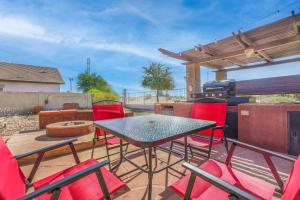 Ảnh trong thư viện ảnh của Family Fun Retreat Themed Rooms BBQ & Golf Course ở Avondale