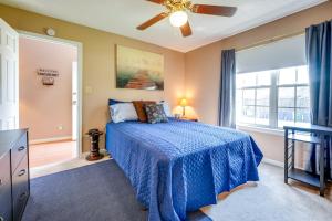 Un dormitorio con una cama azul y una ventana. en Horn Lake Vacation Rental about 14 Mi to Memphis!, en Horn Lake