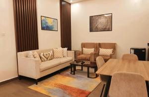 a living room with a couch and chairs and a table at شقق نايت وايت مون للشقق المخدومة in Khamis Mushayt