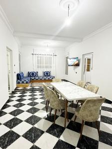 Μια τηλεόραση ή/και κέντρο ψυχαγωγίας στο Ftouh House 2