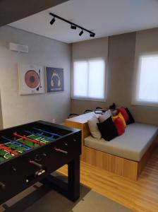 a bedroom with a bed and a couch and a table at Apto próximo terminal Barra Funda, Allianz e Fórum in Sao Paulo