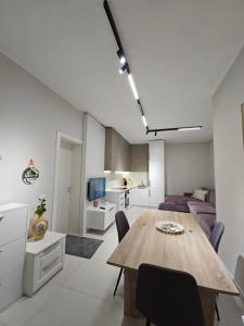 a living room with a table and a couch at Oasis Apartment in Golem