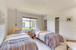 a bedroom with two beds and a mirror at Rancho Mirage Condo Near El Paseo and The River! in Rancho Mirage +18 photos