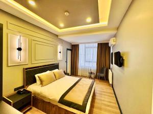 a hotel room with a bed and a window at Skymoon Istanbul Airport Hotel in Arnavutköy