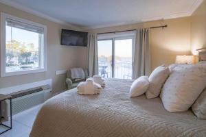a bedroom with a bed with two stuffed animals on it at Ketch Studio in Hilton Head Island