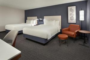 Postel nebo postele na pokoji v ubytování Courtyard by Marriott Toronto Markham