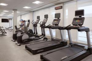 Fitness centrum a/nebo fitness zařízení v ubytování Courtyard by Marriott Toronto Markham