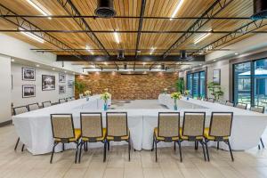 a large conference room with a long table and chairs at Aiden by Best Western South Reno in Reno +25 photos