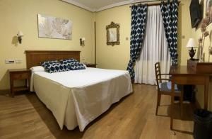 Postel nebo postele na pokoji v ubytování Hotel Casona de la Reyna