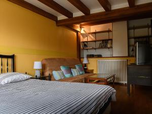 Postel nebo postele na pokoji v ubytování Gîte spacieux à 1h de Paris avec jardin et parking, proche Montargis et activités variées - FR-1-590-366