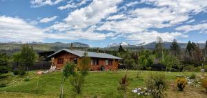 埃博森Cabañas SurEnya的山地的小木屋