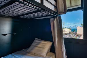 Voodi või voodid majutusasutuse Howzit Hostels Hawaii toas