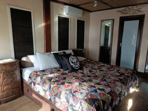 Postel nebo postele na pokoji v ubytování Lombok Sunset Hideaway