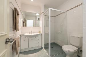 Mary MacKillop Spirituality Centre Baulkham Hills的一间浴室
