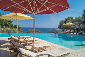Bazén v ubytování Armonia Bay Hotel nebo v jeho okolí