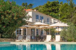 Bazén v ubytování Armonia Bay Hotel nebo v jeho okolí