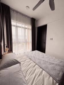 Postel nebo postele na pokoji v ubytování K-Avenue by FFix-Stay