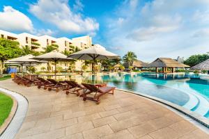 Bazén v ubytování Vietsovpetro Ho Tram Beach Resort & Spa nebo v jeho okolí