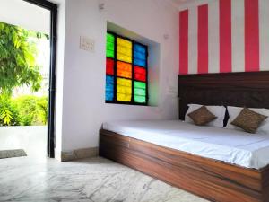 A bed or beds in a room at Jungle by sturmfrei Pushkar