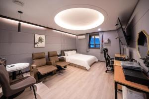 TV a/nebo společenská místnost v ubytování Hotel Bosco Incheon