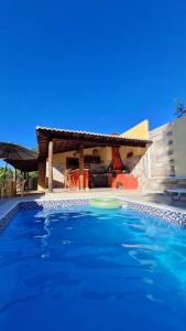 a large blue swimming pool in front of a house at Espaço Bem Bom in Andaraí