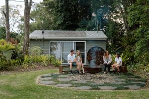 En have udenfor Executive Paradise High on Hill with Incredible Views, Firepit & Games Perfect for groups of Family and Friends