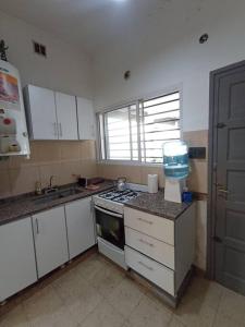 Kuchyň nebo kuchyňský kout v ubytování Casa a pocas cuadras del centro