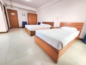 Postel nebo postele na pokoji v ubytování Siam Palace Hotel