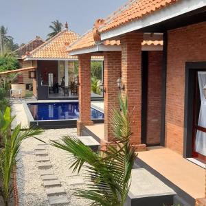 Bazén v ubytování Rumah Pantai Krui nebo v jeho okolí