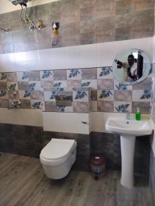 Phòng tắm tại Blue Bell Villa Corbett City Ramnagar
