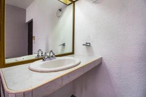 Koupelna v ubytování Hotel Canada, Guadalajara + 22 fotografií