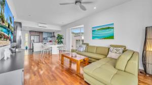 Cucina o angolo cottura di Whitsunday Reflections