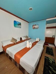 Postel nebo postele na pokoji v ubytování Brenmariel Tourist Inn