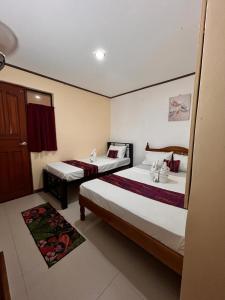 Postel nebo postele na pokoji v ubytování Brenmariel Tourist Inn