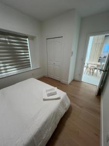 Postel nebo postele na pokoji v ubytování Waverley Guest Room in Vancouver