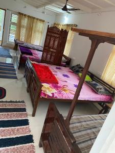 Postel nebo postele na pokoji v ubytování Shilpa Vikas Homestay