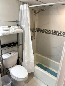 Et badeværelse på Royal Aloha 1207