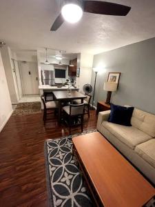 Et opholdsområde på Royal Aloha 1207 + 13 billeder