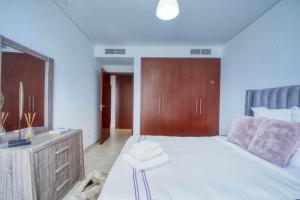 Postel nebo postele na pokoji v ubytování Dream Inn Apartments- Emaar Towers - Rega Al Buteen